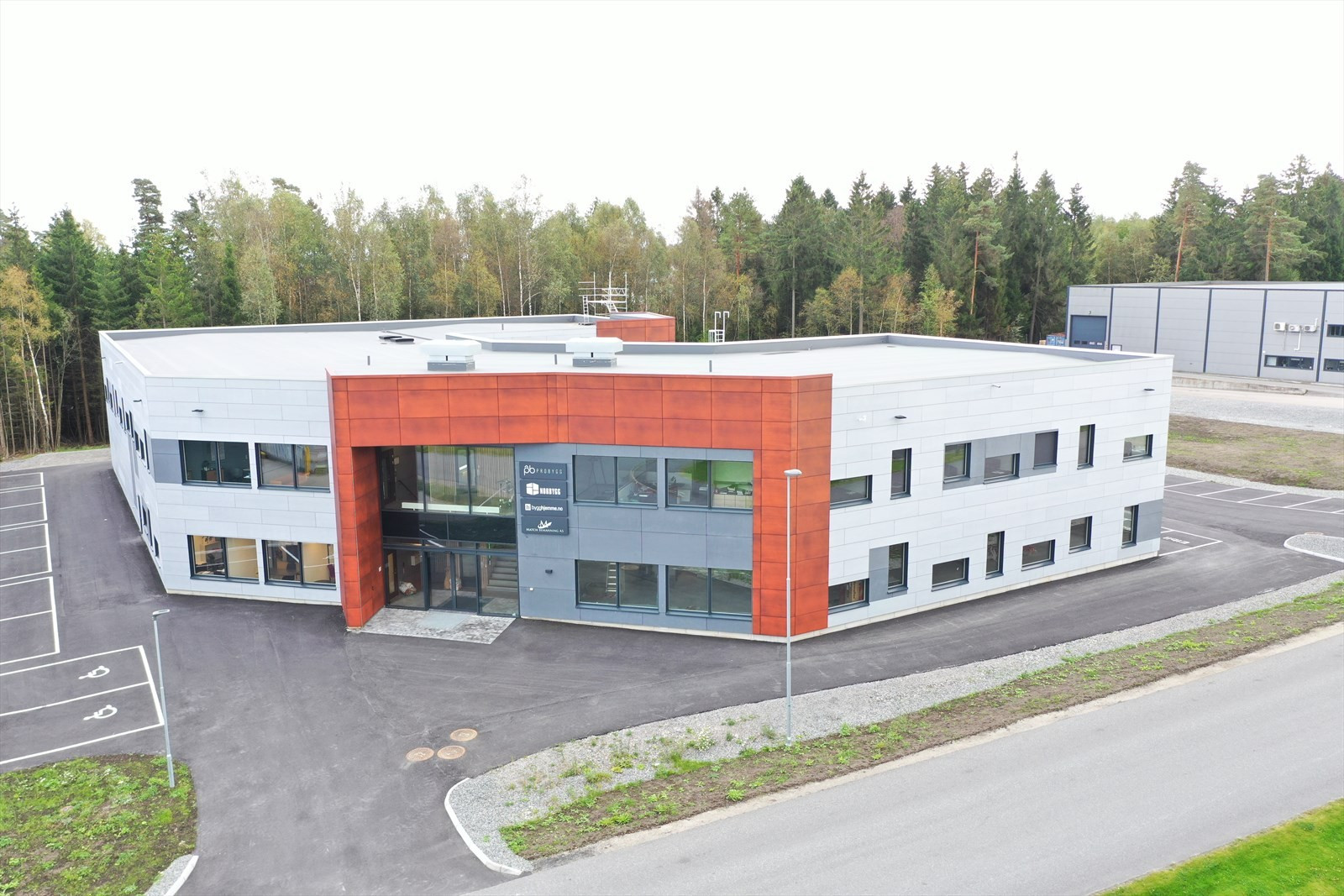 Fasade på kontor- og lagerbygget Bjørnstadmyra 12 Sarpsborg