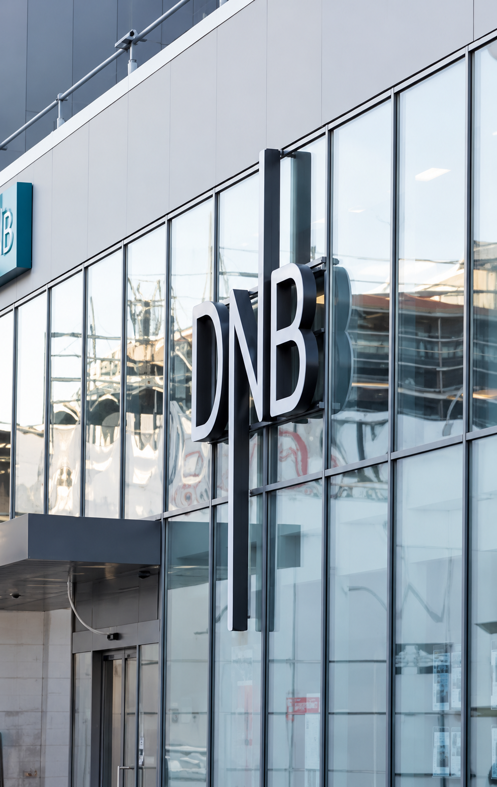 DNB-byggets glassfasade i Fredrikstad
